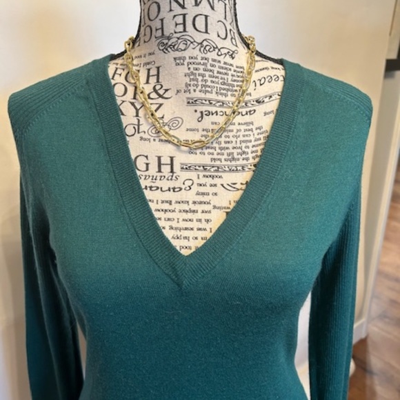 Green V neck Sweater CO-OP by: Barneys New York - Picture 3 of 12